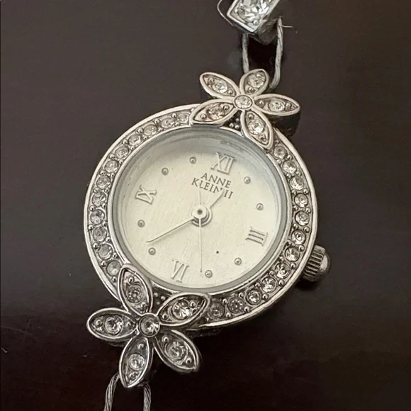 Lot of 5 old watches - need batteries - Picture 4 of 9